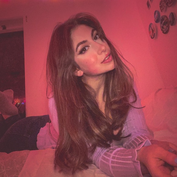 Meet your Posher, Esther - Picture 1 of 1